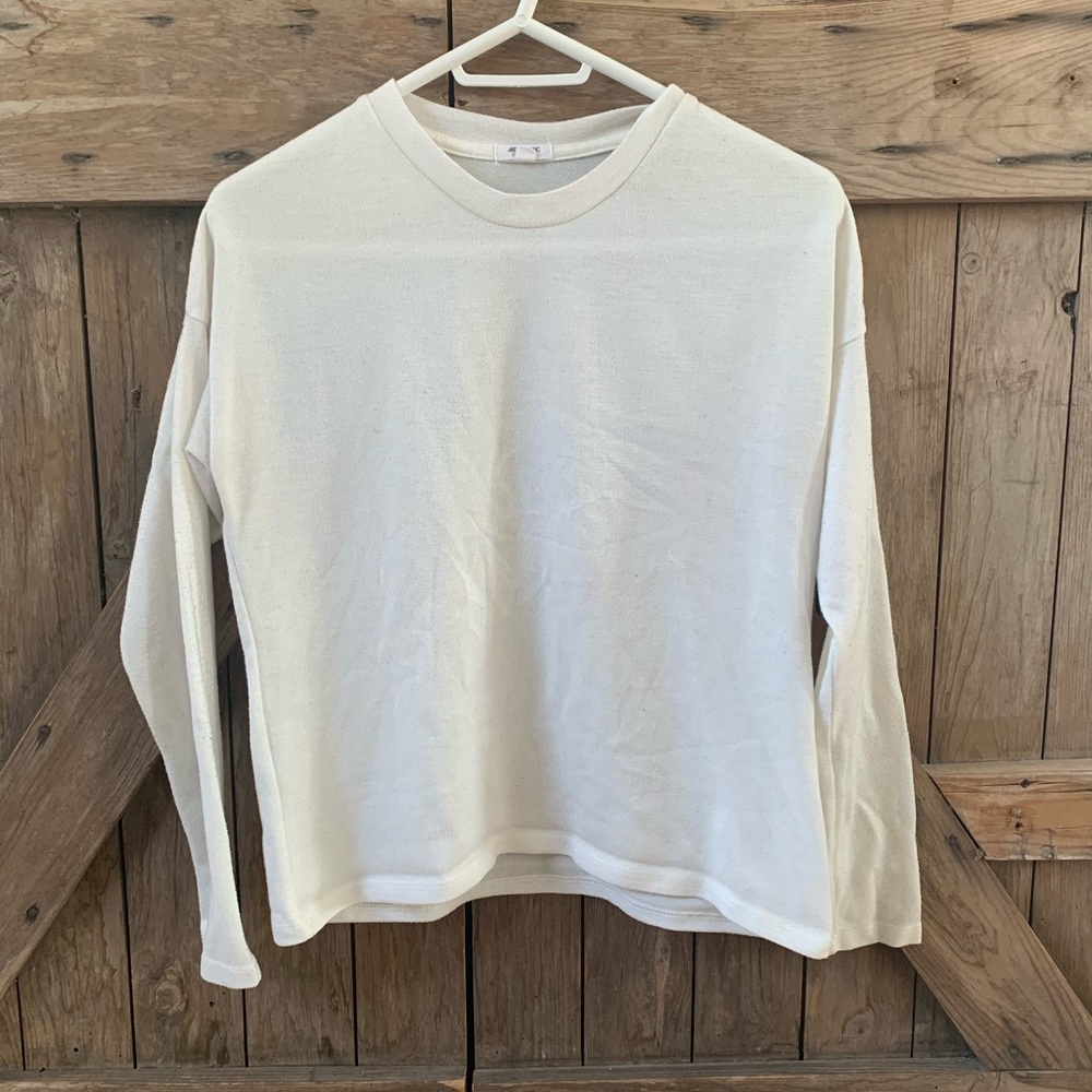 White long sleeve tee